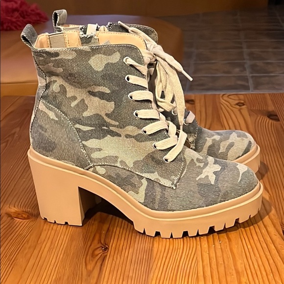 Torrid Lace Up Gray green Cream Boots with Chunky Sole - Picture 1 of 12